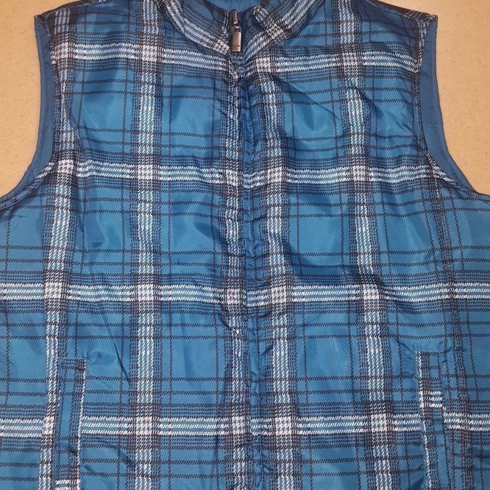 IZOD  Vest size Large  Reversible
